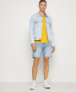 Pier One Uomo T-shirt Basic - Light Yellow 8 Pier One Uomo T-shirt Basic - Light Yellow -Moda Perfetta 6d35e9b0c1484d5cb70b444c6c61e721