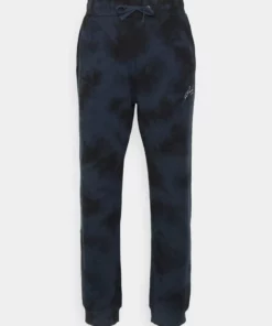 Pier One Uomo TIE DYE JOGGER - Pantaloni Sportivi - Dark Blue- Black 12 Pier One Uomo TIE DYE JOGGER - Pantaloni Sportivi - Dark Blue- Black -Moda Perfetta 71ce54c643294ab4ae7c34287ef79652