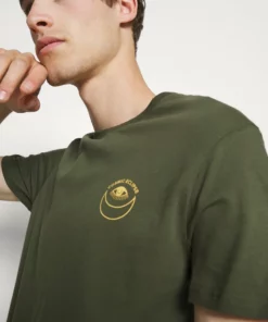 Pier One Uomo T-shirt Con Stampa - Olive 14 Pier One Uomo T-shirt Con Stampa - Olive -Moda Perfetta 72435a25660742f6bcb63e9cc149fdc9