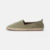 Pier One RENA ESPADRILLE UNISEX - Espadrillas - Olive -Moda Perfetta 72c058eac6254d3ca7dfcd64895f6fd7