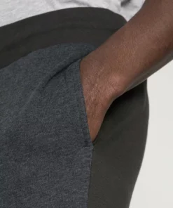 Pier One Uomo Pantaloni Sportivi - Dark Grey 11 Pier One Uomo Pantaloni Sportivi - Dark Grey -Moda Perfetta 7330a65cce2c4272b5ca30f392b2c466