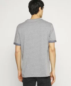 Pier One Uomo T-shirt Con Stampa - Mottled Grey 10 Pier One Uomo T-shirt Con Stampa - Mottled Grey -Moda Perfetta 752c47b3418e407a97c5b6de8827e374