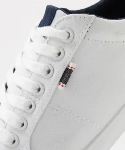 Pier One UNISEX - Sneakers Basse - White 13 Pier One UNISEX - Sneakers Basse - White -Moda Perfetta 7856d594705f437ba625082461abfdc5