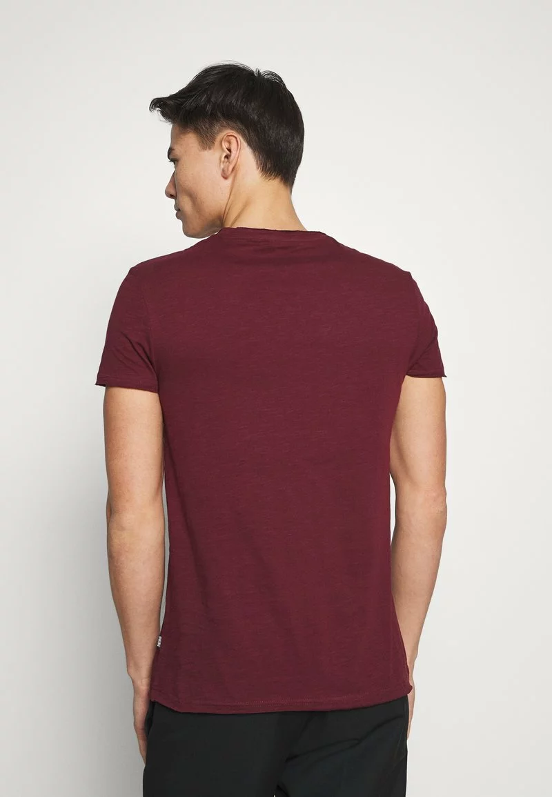 Pier One Uomo T-shirt Basic - Bordeaux 5 Pier One Uomo T-shirt Basic - Bordeaux - immagine 3