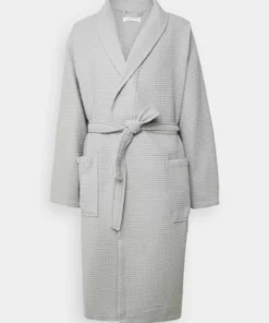 Pier One Uomo Accappatoio - Light Grey 10 Pier One Uomo Accappatoio - Light Grey -Moda Perfetta 7e81dc4ed4b44161bd5fd6dab7aa6566