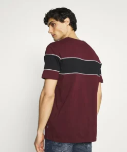 Pier One Uomo T-shirt Con Stampa - Bordeaux/black/white 10 Pier One Uomo T-shirt Con Stampa - Bordeaux/black/white -Moda Perfetta 83eecb8083db461f95924d00d878d2d8