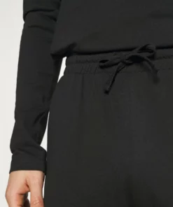 Pier One Uomo Pigiama - Black 13 Pier One Uomo Pigiama - Black -Moda Perfetta 842cc55e81224f6ca06ad94aae25d25c