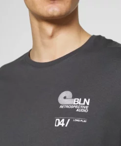 Pier One Uomo T-shirt Con Stampa - Dark Grey 14 Pier One Uomo T-shirt Con Stampa - Dark Grey -Moda Perfetta 852a6922bcfe4b63a98484feec8d495a