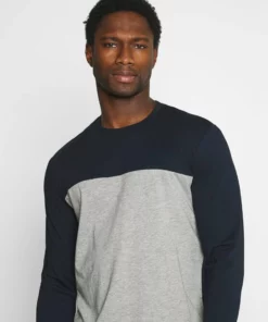 Pier One Uomo Maglietta A Manica Lunga - Dark Blue 13 Pier One Uomo Maglietta A Manica Lunga - Dark Blue -Moda Perfetta 855ebd08bf4a45ceb37f4811f735222b