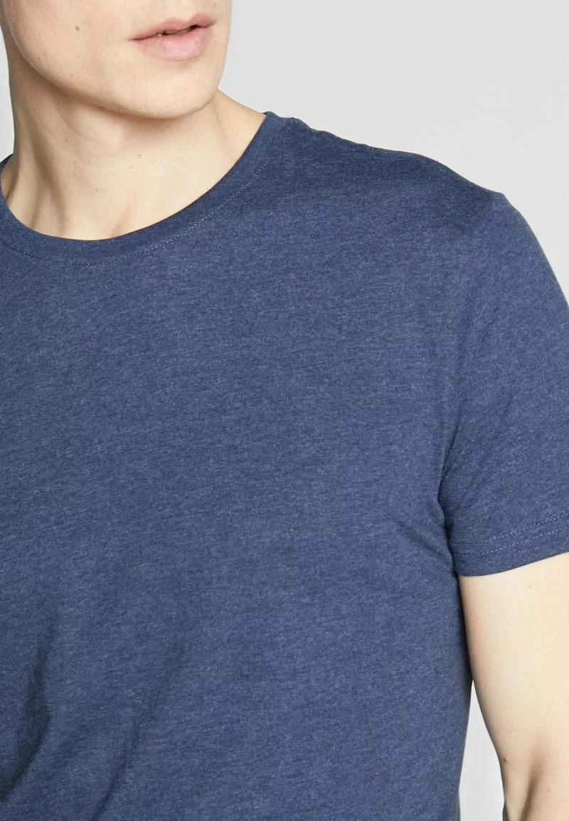 Pier One Uomo 3 PACK - T-shirt Basic - Black/white/blue 7 Pier One Uomo 3 PACK - T-shirt Basic - Black/white/blue - immagine 5