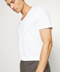 Pier One Uomo 2 PACK - T-shirt Basic - White -Moda Perfetta 8a50f47374ab42e380a66ae8b1778f0e