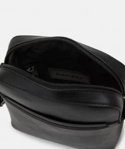 Pier One Uomo Borsa A Tracolla - Black 8 Pier One Uomo Borsa A Tracolla - Black -Moda Perfetta 8b4d1060a9ef45dab3fd9d43b2db1339