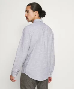 Pier One Uomo Camicia - Mottled Light Blue 12 Pier One Uomo Camicia - Mottled Light Blue -Moda Perfetta 8cf577e4ba27485bba3ac679be507afc