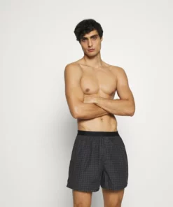 Pier One Uomo 3 PACK - Boxer - Black 12 Pier One Uomo 3 PACK - Boxer - Black -Moda Perfetta 8ddc3021e7794ea093d97a5b11f6b8a5