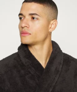 Pier One Uomo Accappatoio - Dark Grey 11 Pier One Uomo Accappatoio - Dark Grey -Moda Perfetta 951fd656b339484288ba55617f29eef0
