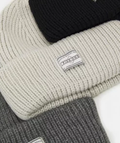 Pier One 3 PACK UNISEX - Berretto - Black/dark Grey/off-white 7 Pier One 3 PACK UNISEX - Berretto - Black/dark Grey/off-white -Moda Perfetta 95a5e9e5960d44b887ec581a941f516e