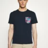 Pier One Uomo T-shirt Con Stampa - Dark Blue 2 Pier One Uomo T-shirt Con Stampa - Dark Blue -Moda Perfetta 95a6944bb52f407898c181a3303d0a3f