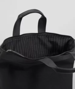 Pier One UNISEX - Zaino - Black -Moda Perfetta 97a14564f960490a817611053ade9f36