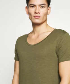 Pier One Uomo T-shirt Basic - Khaki 11 Pier One Uomo T-shirt Basic - Khaki -Moda Perfetta 9a99b34538d8468482f1a4ee6eb0c887