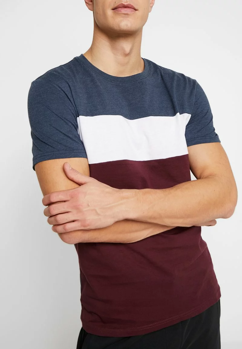 Pier One Uomo T-shirt Con Stampa - Bordeaux / Dark Blue 8 Pier One Uomo T-shirt Con Stampa - Bordeaux / Dark Blue - immagine 6