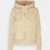 GANT Donna LOGO ZIP - Sweatjacke - Beige 1 GANT Donna LOGO ZIP - Sweatjacke - Beige -Moda Perfetta 9b8d194e9e0c4c50b78ddd2c58d50caa