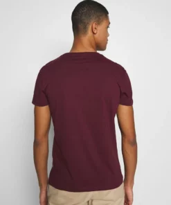 Pier One Uomo T-shirt Basic - Bordeaux 10 Pier One Uomo T-shirt Basic - Bordeaux -Moda Perfetta 9f9bb53358e64bb195d7899815204bcd
