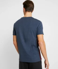 Pier One Uomo T-shirt Con Stampa - Bordeaux / Dark Blue 10 Pier One Uomo T-shirt Con Stampa - Bordeaux / Dark Blue -Moda Perfetta a01bf3a988944121a3bf4b450da5f4a7