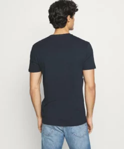 Pier One Uomo T-shirt Con Stampa - Dark Blue 9 Pier One Uomo T-shirt Con Stampa - Dark Blue -Moda Perfetta a526c0335e7f403cb83d31f7fbaa4252
