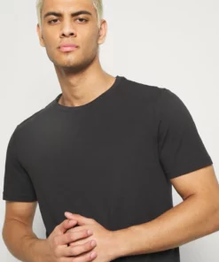 Pier One Uomo 7 PACK - T-shirt Basic - Black 12 Pier One Uomo 7 PACK - T-shirt Basic - Black -Moda Perfetta a537c665fcb548988df38d98a88a46a2