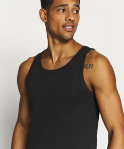 Pier One Uomo 3 PACK - Maglietta Intima - Black 11 Pier One Uomo 3 PACK - Maglietta Intima - Black -Moda Perfetta a8bc17cf24ea424f845e8ccb739b4981