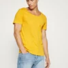 Pier One Uomo T-shirt Basic - Light Yellow -Moda Perfetta a9dac411fef649fea6c2f5b0c86dba1f