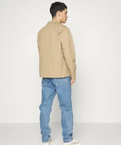 Pier One Uomo Giacca Leggera - Tan 14 Pier One Uomo Giacca Leggera - Tan -Moda Perfetta ac51bd86ee9749da897407cf96badd24