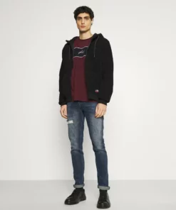 Pier One Uomo T-shirt Con Stampa - Bordeaux/black/white 9 Pier One Uomo T-shirt Con Stampa - Bordeaux/black/white -Moda Perfetta ac5720edcd01482981028224acb2ff1b