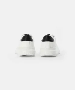 Pier One Unisex Sneakers Basse - White Black 10 Pier One Unisex Sneakers Basse - White Black -Moda Perfetta adf1948d4f9c4731b61adb2889805b33