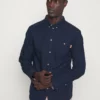 Pier One Uomo Camicia - Dark Blue 1 Pier One Uomo Camicia - Dark Blue -Moda Perfetta af8bf3d1625a4a6f82a6f025c4dbc0e6