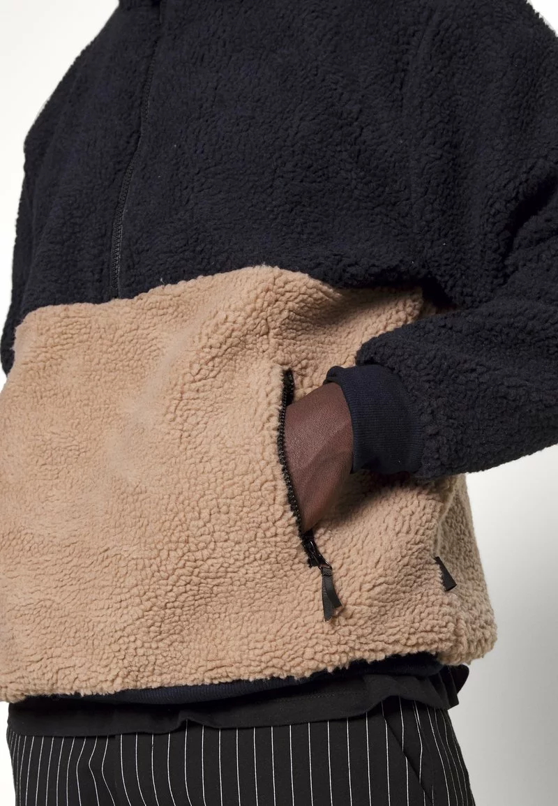 Pier One Uomo Felpa In Pile - Dark Blue/tan 8 Pier One Uomo Felpa In Pile - Dark Blue/tan - immagine 6