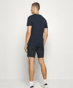 Pier One Uomo T-shirt Con Stampa - Dark Blue 10 Pier One Uomo T-shirt Con Stampa - Dark Blue -Moda Perfetta b58232226ff44aa58426b1c52b9ebfda