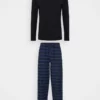 Pier One Uomo Pigiama - Black/dark Blue 1 Pier One Uomo Pigiama - Black/dark Blue -Moda Perfetta b5ed15378e8d4e8dab3eecd002dea9bf