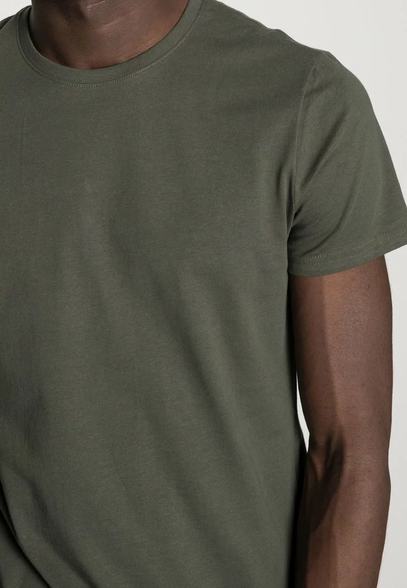 Pier One Uomo 3 PACK - T-shirt Basic - Black/grey/green 9 Pier One Uomo 3 PACK - T-shirt Basic - Black/grey/green - immagine 7