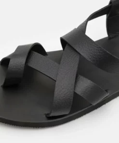 Pier One Uomo Infradito - Black 13 Pier One Uomo Infradito - Black -Moda Perfetta bfc9cb202a1044a7af0b0ffa2591ad7d