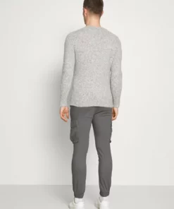 Pier One Uomo Pantaloni Cargo - Dark Grey 9 Pier One Uomo Pantaloni Cargo - Dark Grey -Moda Perfetta c0552e7612ad40fea75985924954c57a