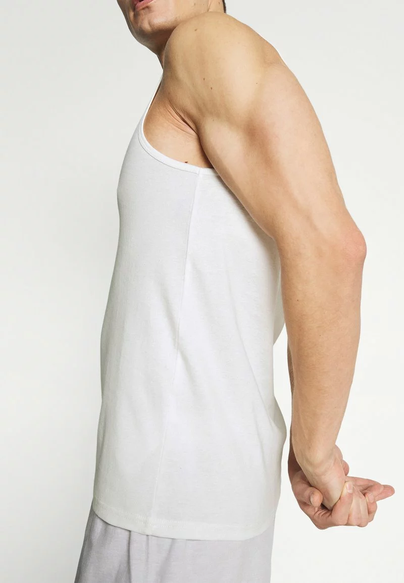 Pier One Uomo 3 PACK - Maglietta Intima - Dark Blue/bordeaux/off-white 8 Pier One Uomo 3 PACK - Maglietta Intima - Dark Blue/bordeaux/off-white - immagine 6