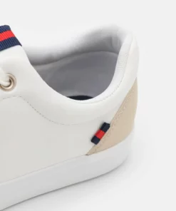 Pier One UNISEX - Sneakers Basse - White 13 Pier One UNISEX - Sneakers Basse - White -Moda Perfetta c54ac49e21e94661a91dc5c87362d9b6