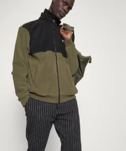 Pier One Uomo Giacca In Pile - Black/olive 11 Pier One Uomo Giacca In Pile - Black/olive -Moda Perfetta c80b115cb8da4237871889c2536d8abe