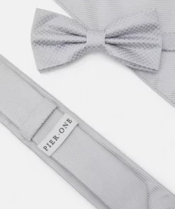 Pier One Uomo SET - Cravatta - Grey 13 Pier One Uomo SET - Cravatta - Grey -Moda Perfetta c8758267d6084f1abf9d0af43a3a9765
