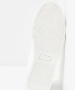 Pier One Unisex Sneakers Basse - White 12 Pier One Unisex Sneakers Basse - White -Moda Perfetta ca3e593abeb04f8aa312ee92e281a541
