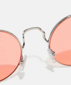 Pier One UNISEX - Occhiali Da Sole - Red 7 Pier One UNISEX - Occhiali Da Sole - Red -Moda Perfetta cc5ff6757f994098bed6856f88f0e46b