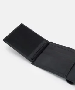 Pier One Uomo LEATHER - Portafoglio - Black 10 Pier One Uomo LEATHER - Portafoglio - Black -Moda Perfetta cdc71e71d04a4f6ba417123e29ee884b