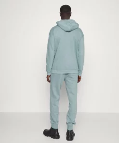 Pier One Uomo Pantaloni Sportivi - Blue 10 Pier One Uomo Pantaloni Sportivi - Blue -Moda Perfetta ceaf32a278af42bd844f8e9cc31fd022