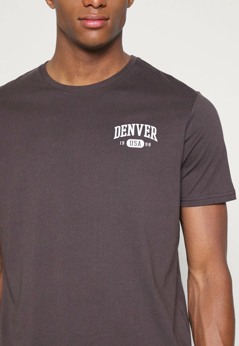 Pier One Uomo GRAPHIC T-SHIRT - T-shirt Con Stampa - Brown 9 Pier One Uomo GRAPHIC T-SHIRT - T-shirt Con Stampa - Brown - immagine 7